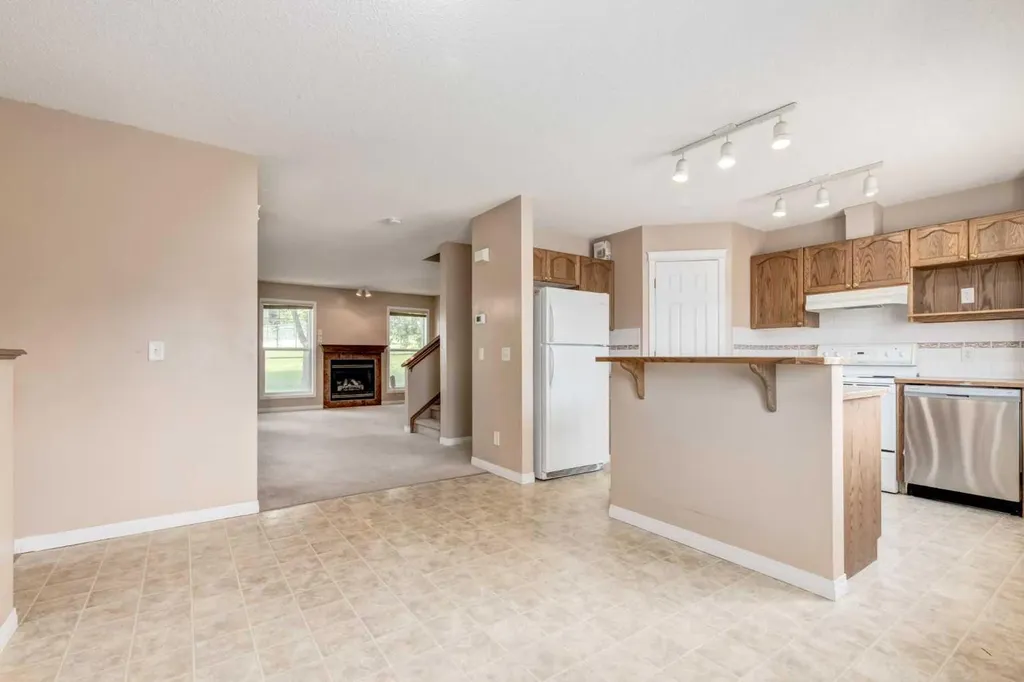 109 Hidden Creek Gardens NW Calgary AB T3A 6J4