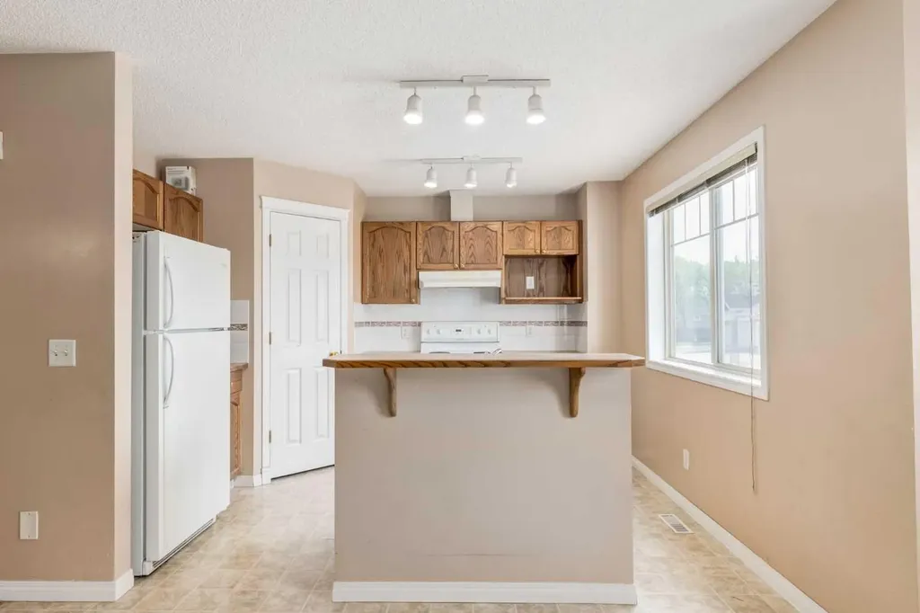 109 Hidden Creek Gardens NW Calgary AB T3A 6J4
