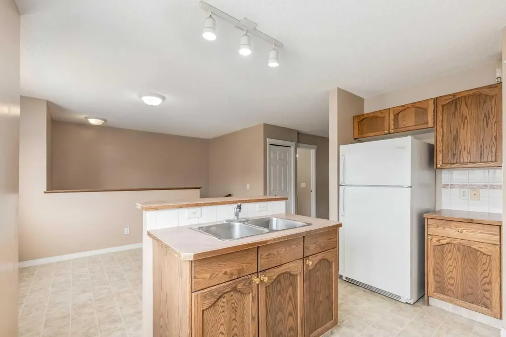109 Hidden Creek Gardens NW Calgary AB T3A 6J4