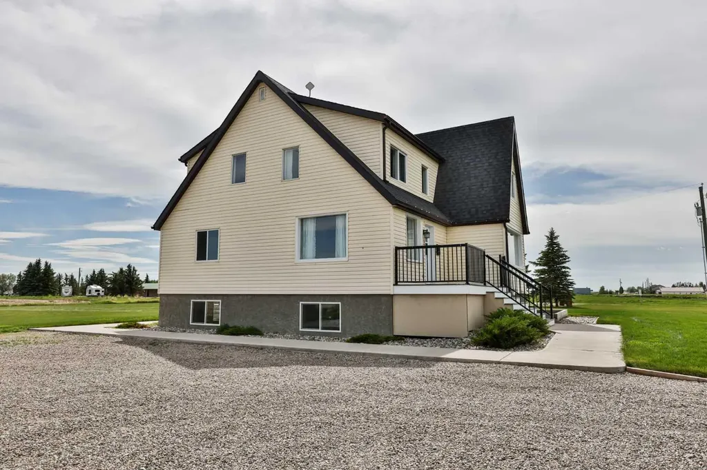 12 Aspen Arbor Raymond AB T0K 2S0