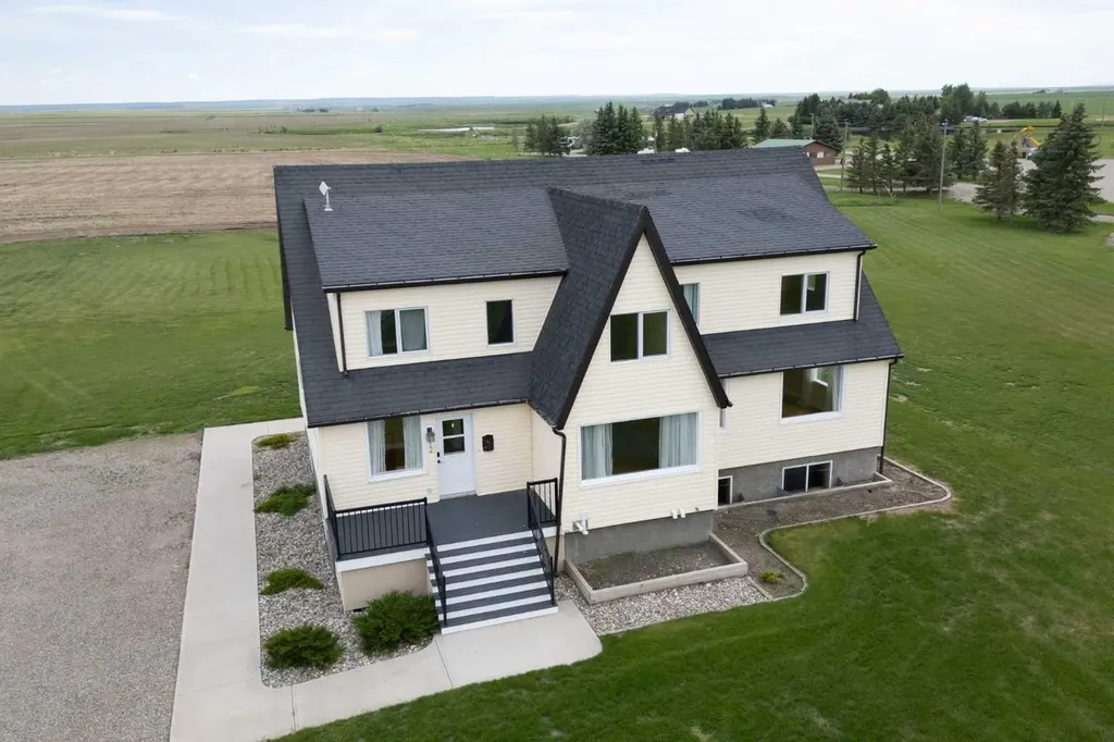 12 Aspen Arbor Raymond AB T0K 2S0