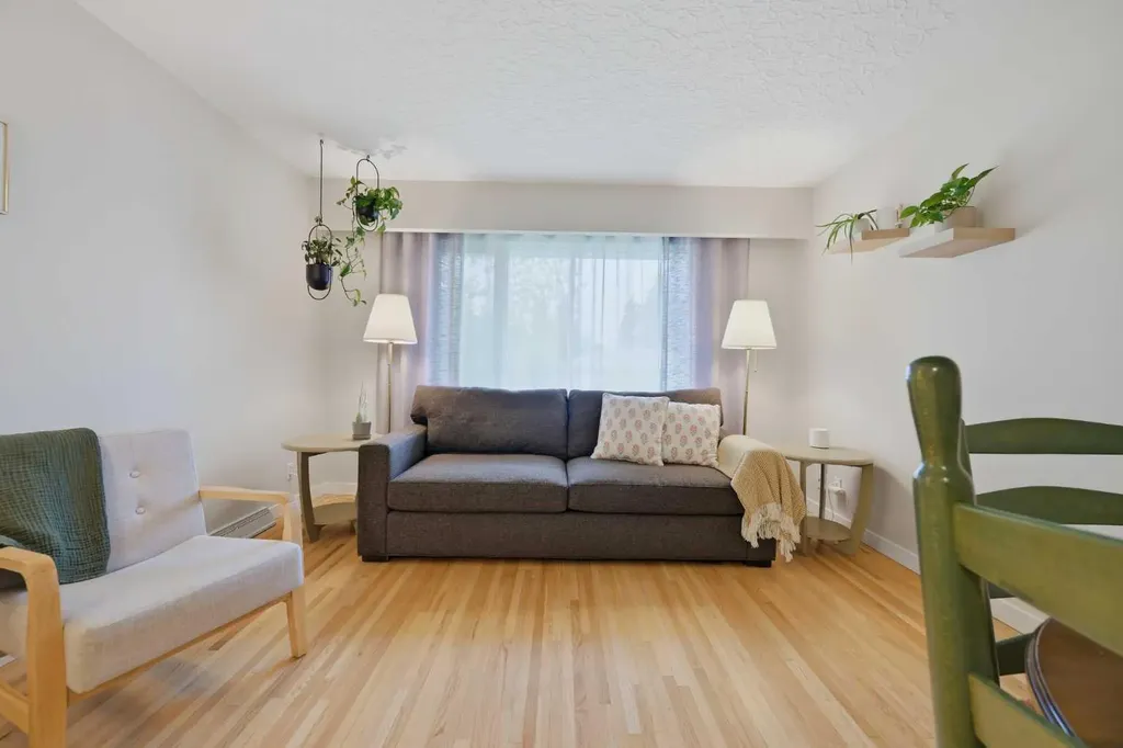 2404 & 2406 Richmond Road SW Calgary AB T2T 5E4