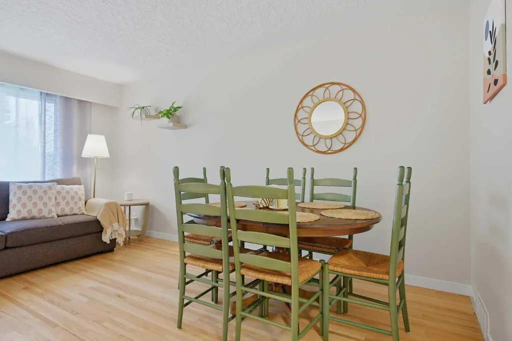 2404 & 2406 Richmond Road SW Calgary AB T2T 5E4