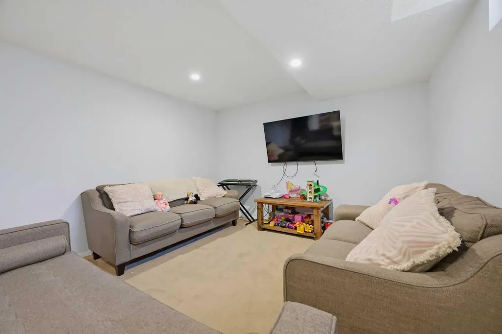 2404 & 2406 Richmond Road SW Calgary AB T2T 5E4