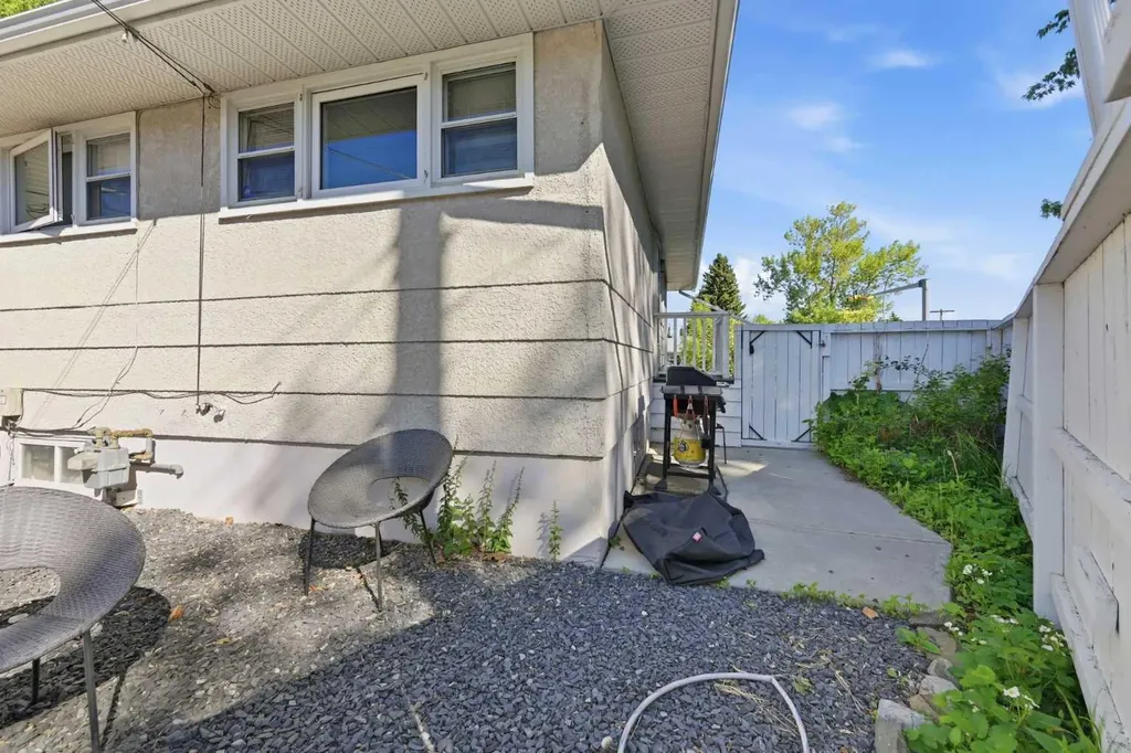 2404 & 2406 Richmond Road SW Calgary AB T2T 5E4