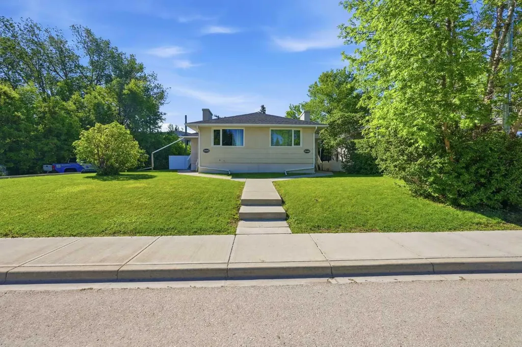 2404 & 2406 Richmond Road SW Calgary AB T2T 5E4