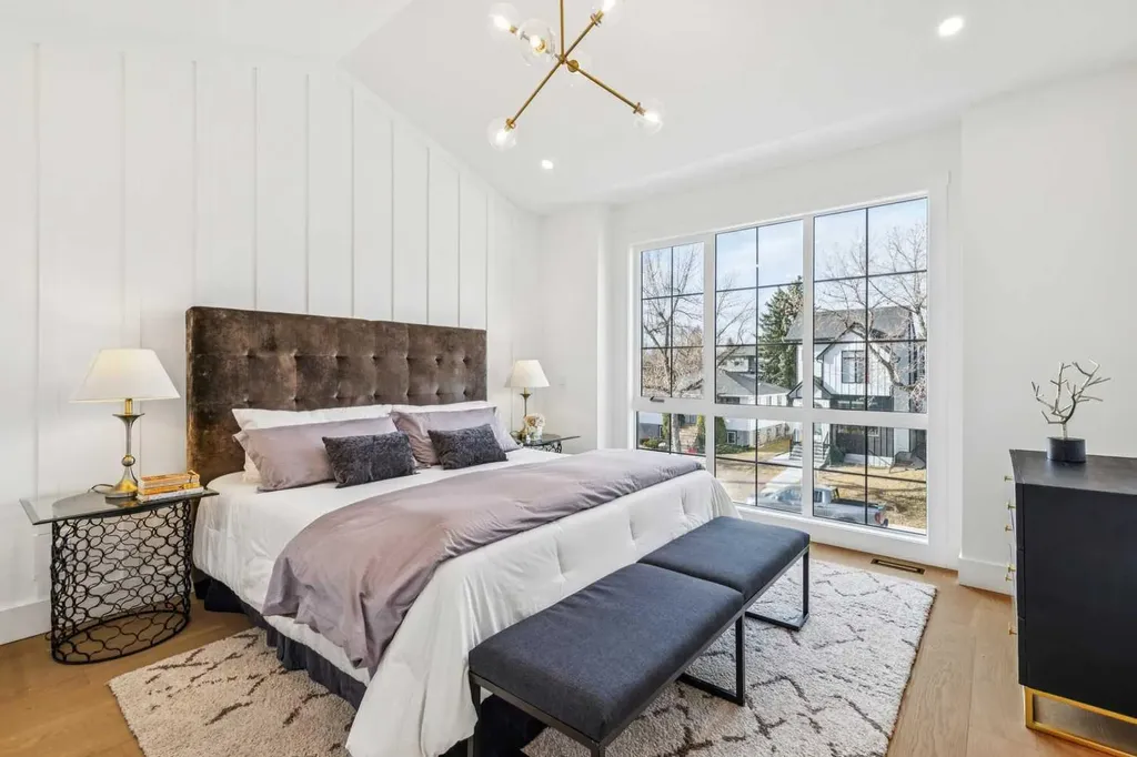 2428 27 Street SW Calgary AB T3E 2G3