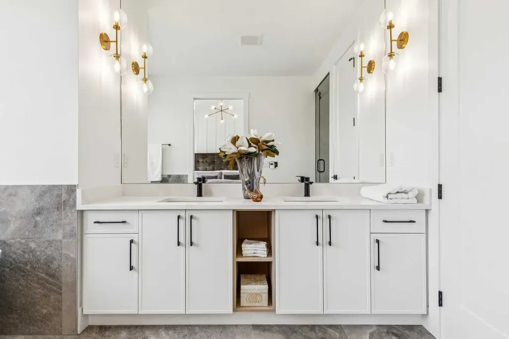 2428 27 Street SW Calgary AB T3E 2G3