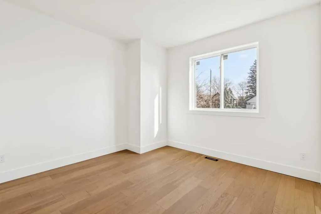 2428 27 Street SW Calgary AB T3E 2G3