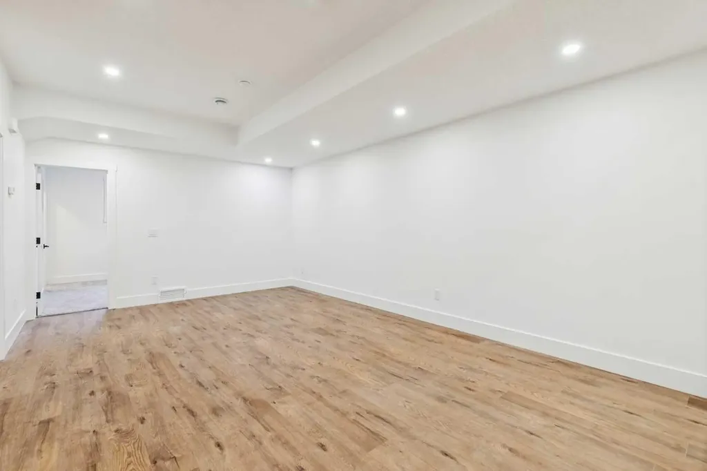 2428 27 Street SW Calgary AB T3E 2G3