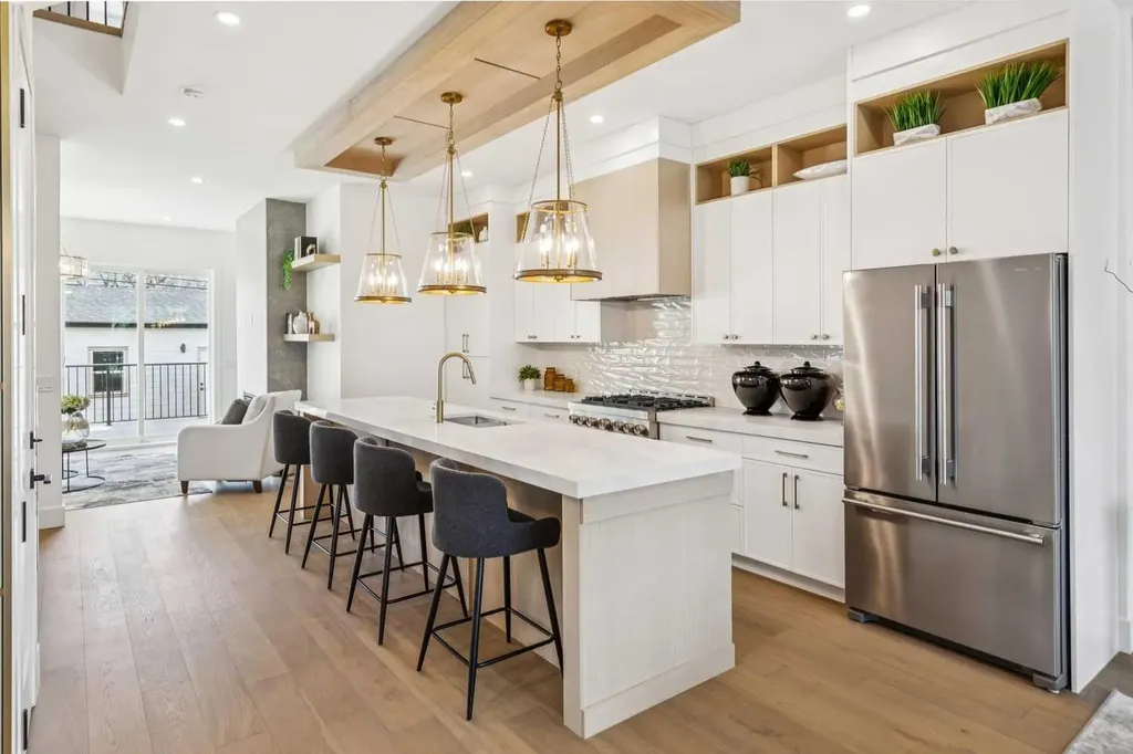 2428 27 Street SW Calgary AB T3E 2G3