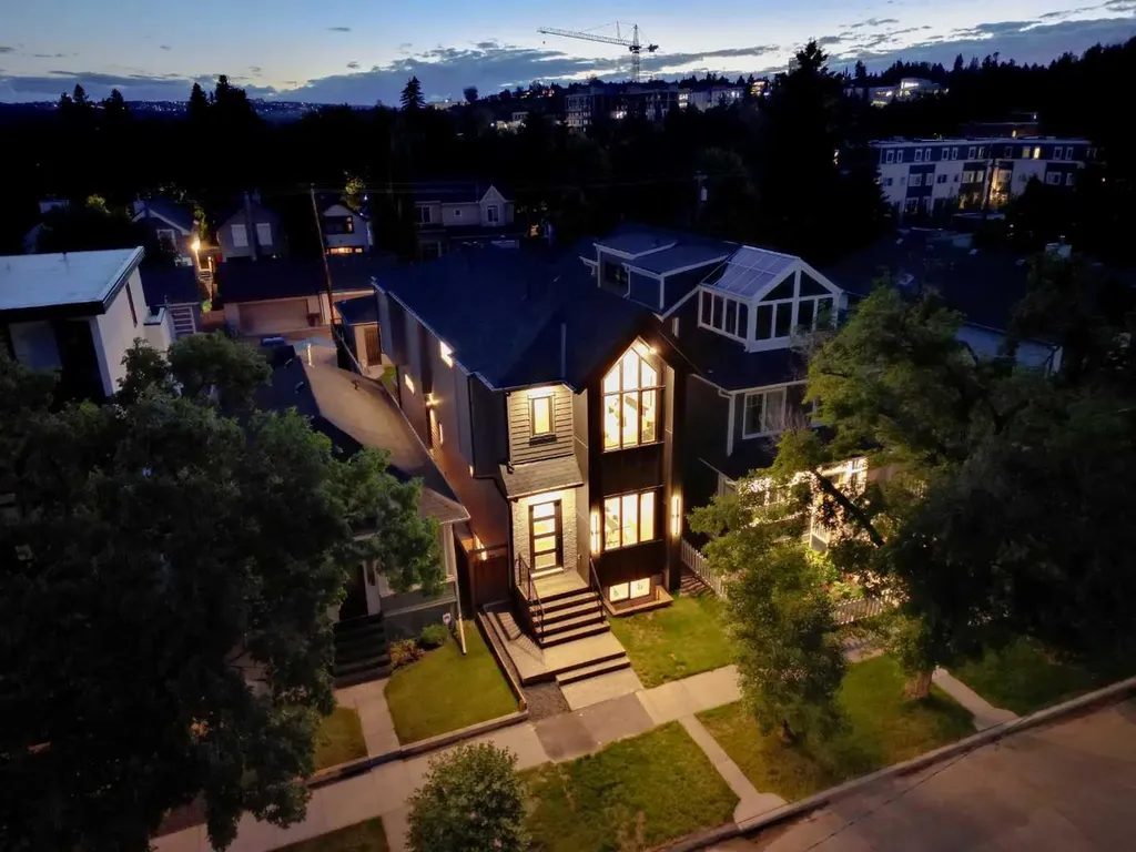 727 15 Street NW Calgary AB T2N 2B3