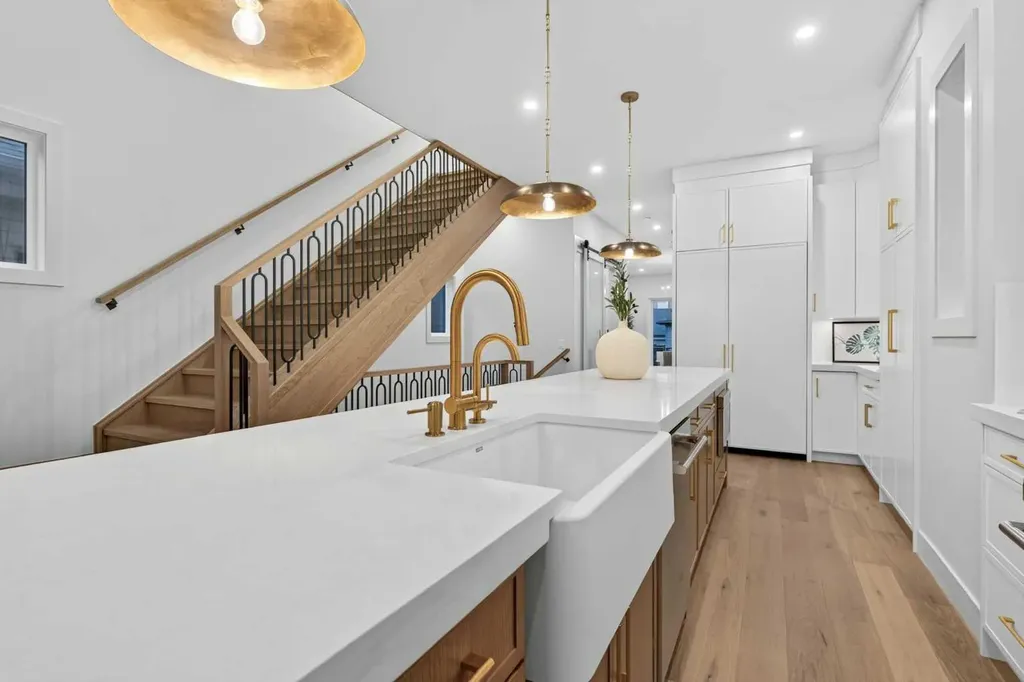 727 15 Street NW Calgary AB T2N 2B3