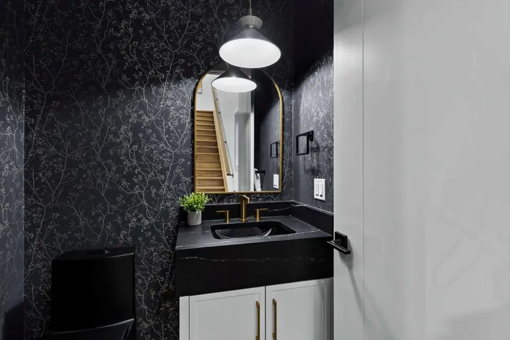 727 15 Street NW Calgary AB T2N 2B3