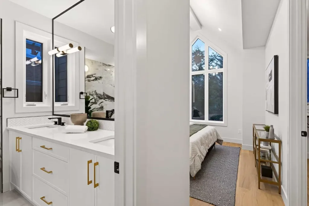 727 15 Street NW Calgary AB T2N 2B3