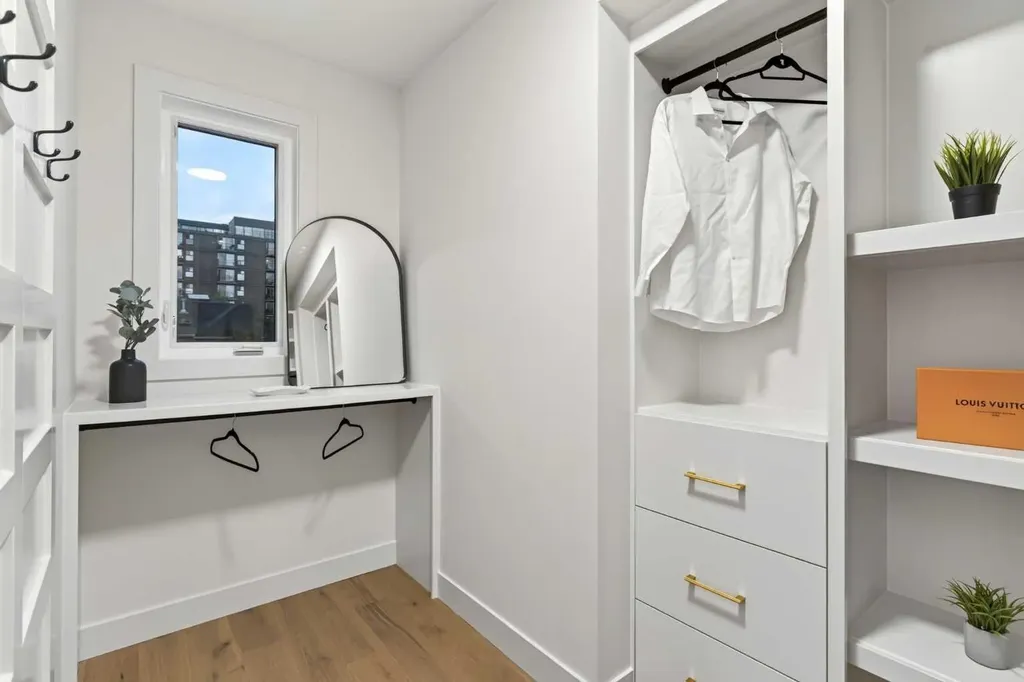 727 15 Street NW Calgary AB T2N 2B3