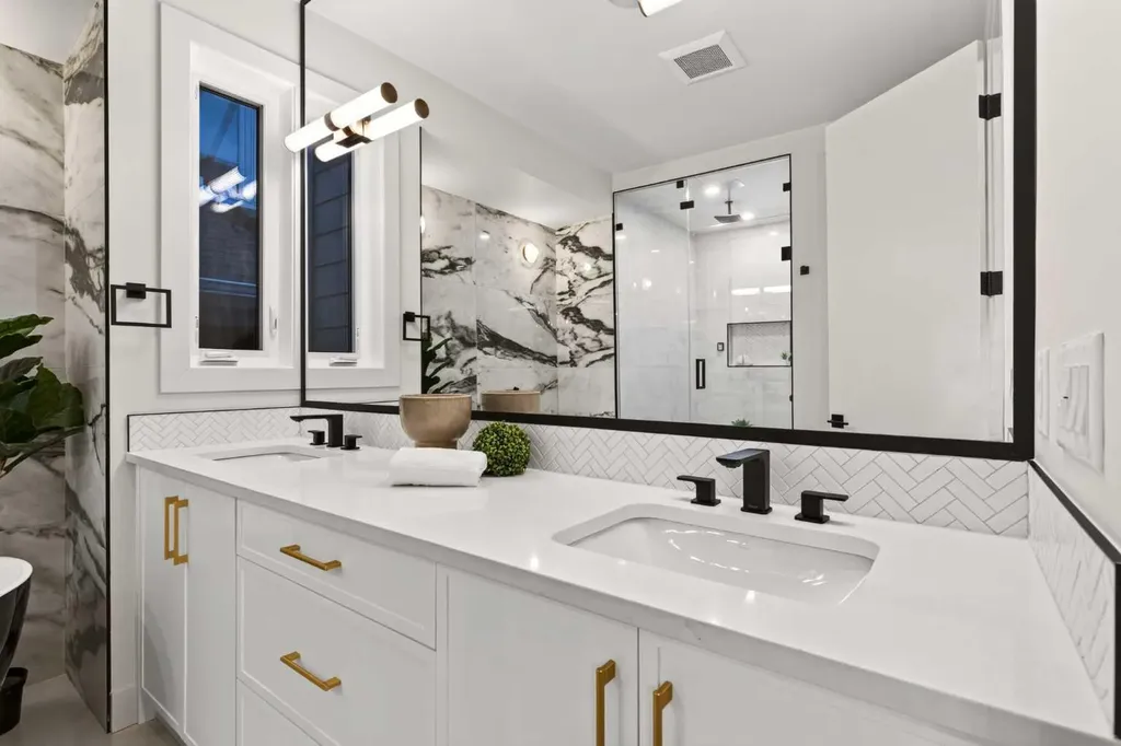 727 15 Street NW Calgary AB T2N 2B3