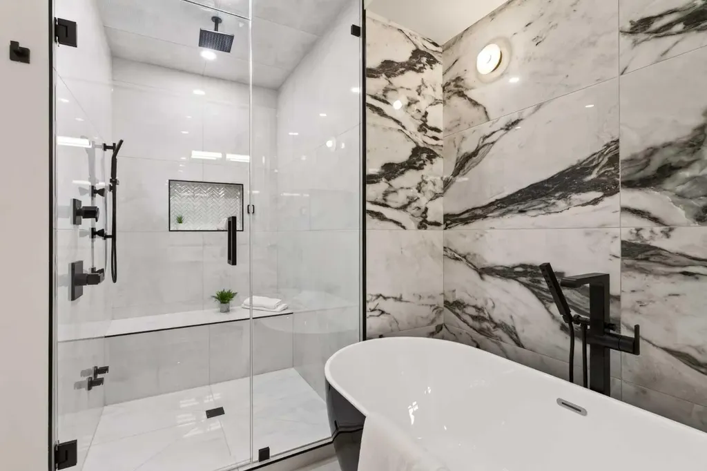 727 15 Street NW Calgary AB T2N 2B3
