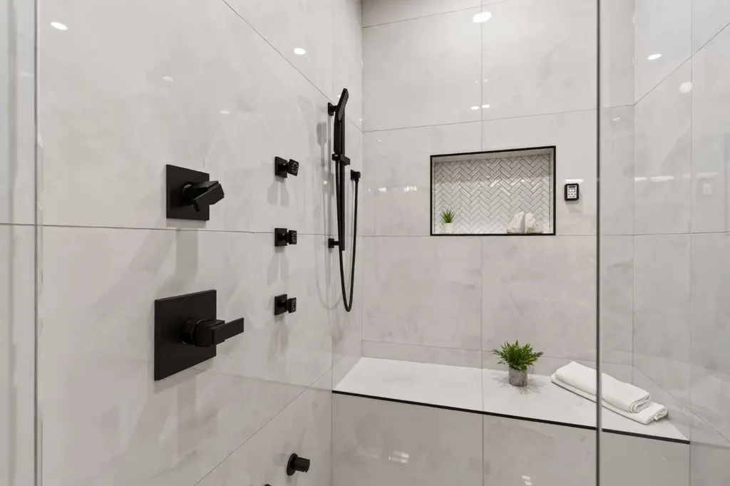 727 15 Street NW Calgary AB T2N 2B3