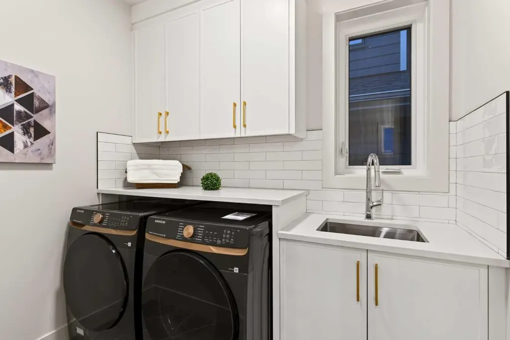 727 15 Street NW Calgary AB T2N 2B3