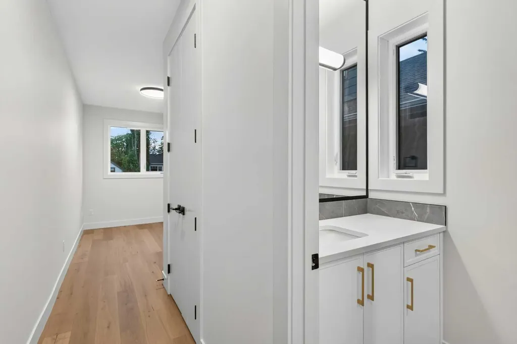 727 15 Street NW Calgary AB T2N 2B3