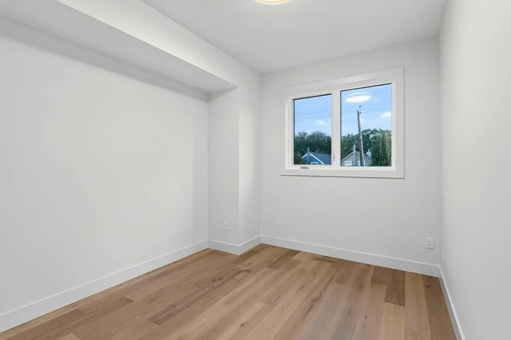 727 15 Street NW Calgary AB T2N 2B3