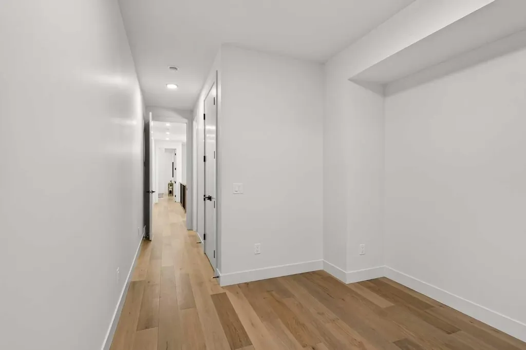 727 15 Street NW Calgary AB T2N 2B3