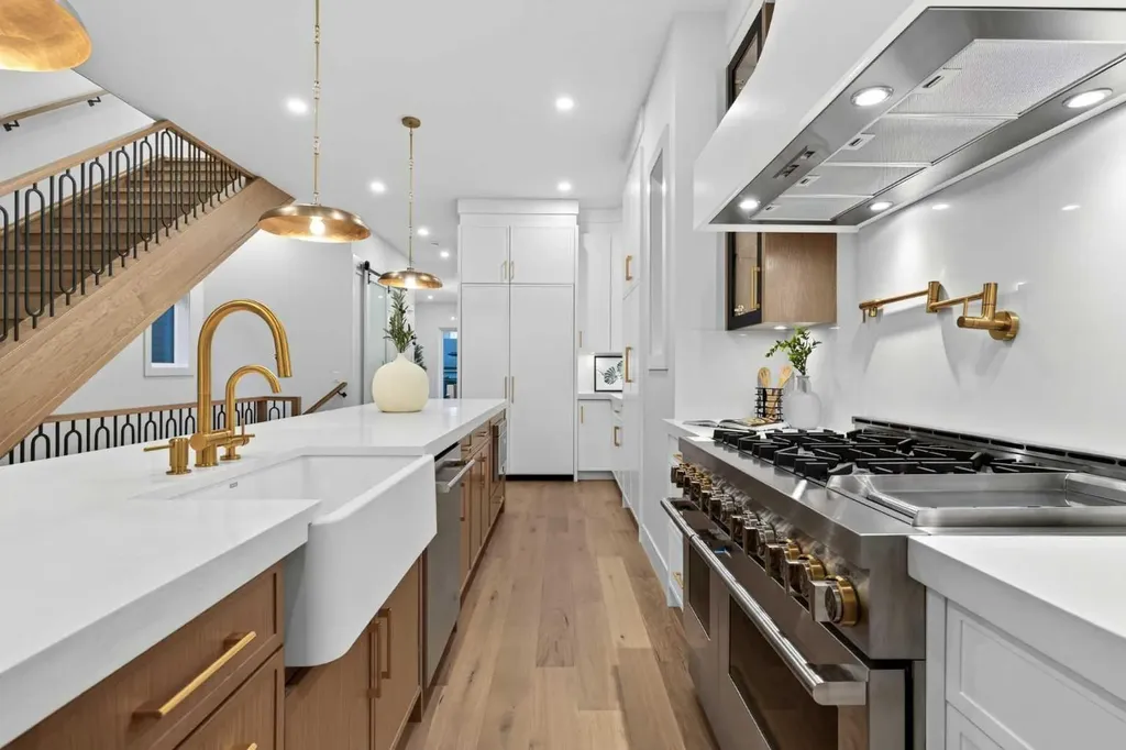 727 15 Street NW Calgary AB T2N 2B3
