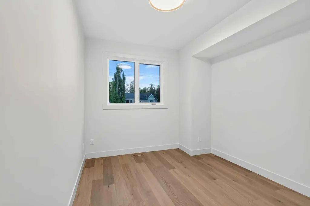 727 15 Street NW Calgary AB T2N 2B3