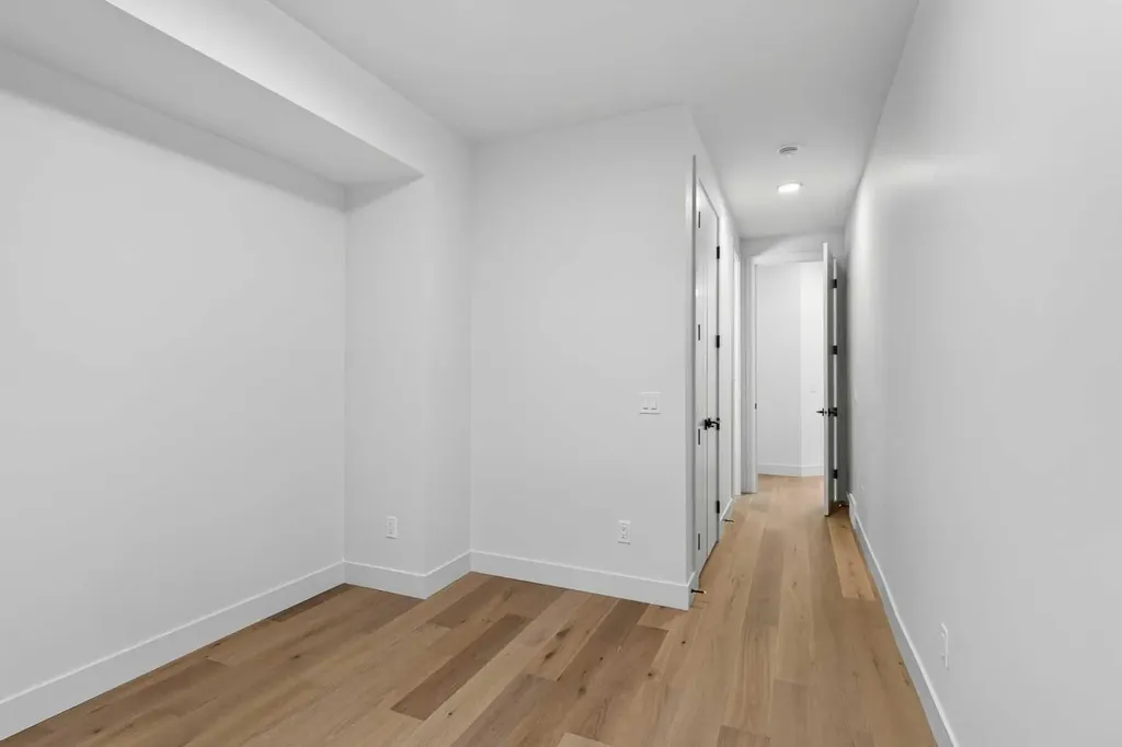 727 15 Street NW Calgary AB T2N 2B3
