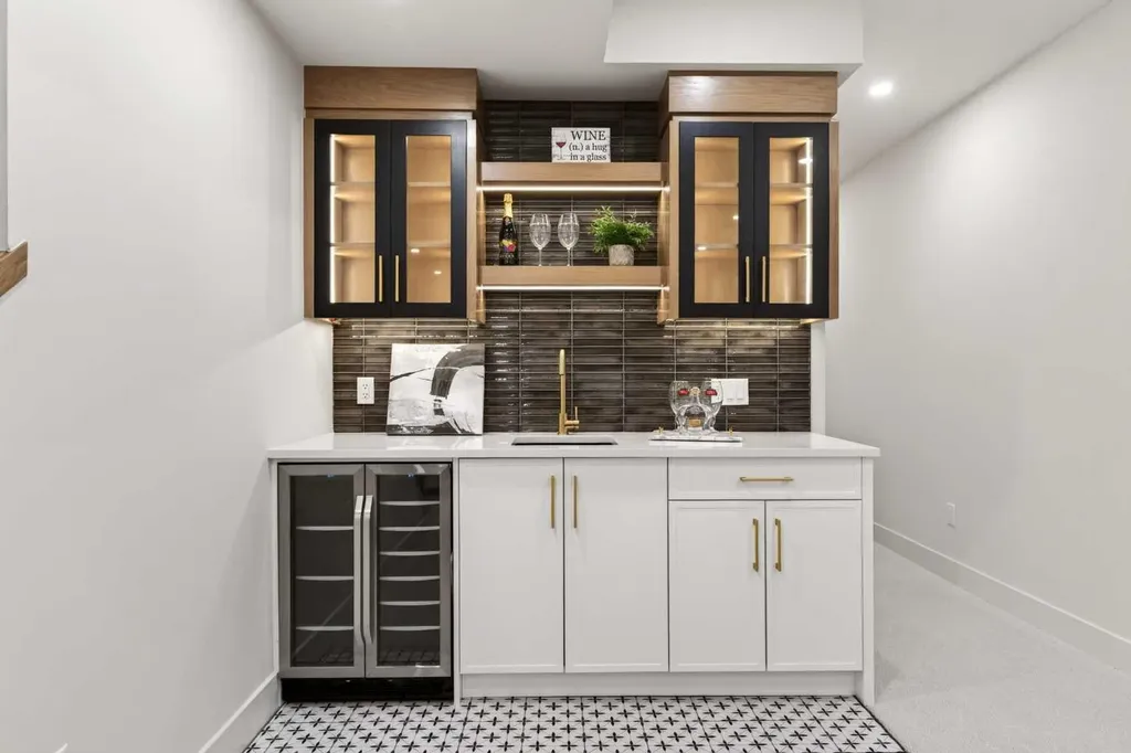 727 15 Street NW Calgary AB T2N 2B3