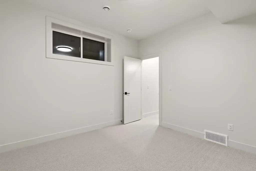 727 15 Street NW Calgary AB T2N 2B3