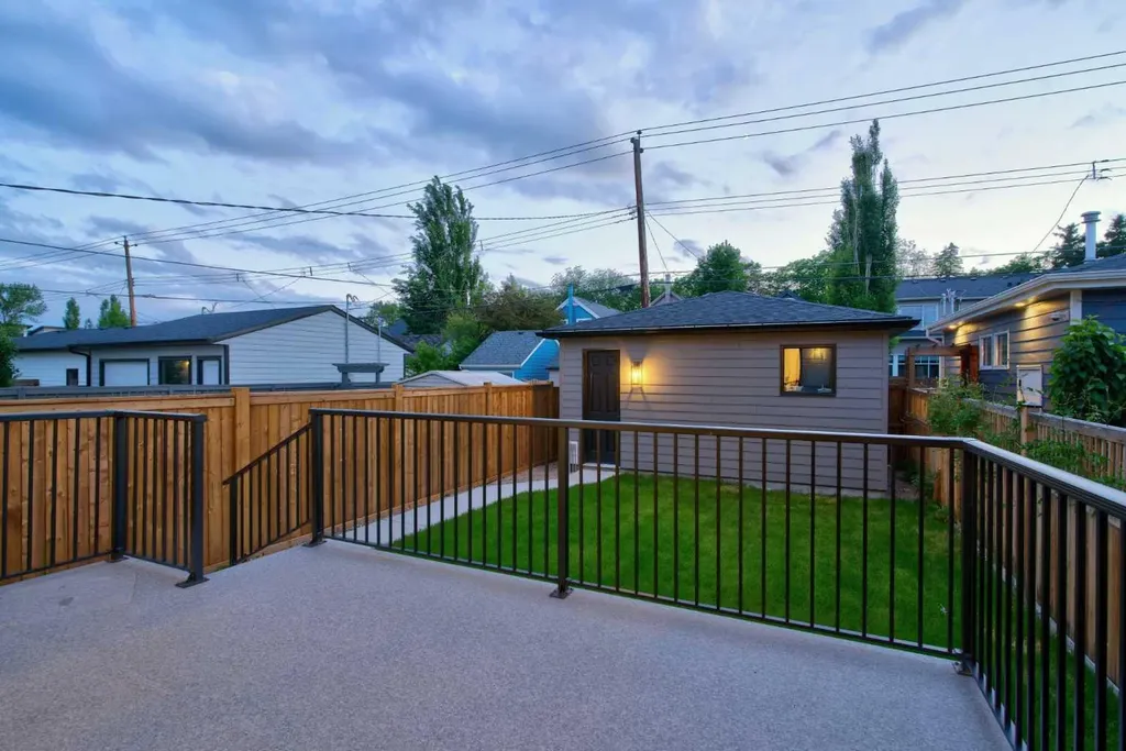 727 15 Street NW Calgary AB T2N 2B3