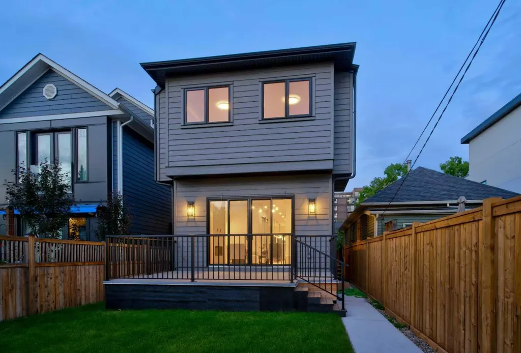 727 15 Street NW Calgary AB T2N 2B3