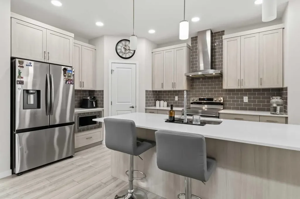 3223 Chinook Winds Drive SW Airdrie AB T4B 5S8