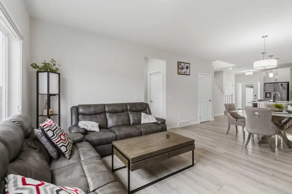 3223 Chinook Winds Drive SW Airdrie AB T4B 5S8