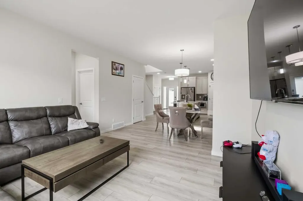 3223 Chinook Winds Drive SW Airdrie AB T4B 5S8