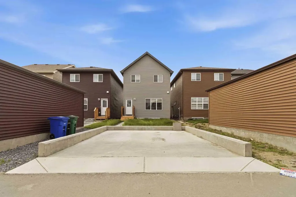3223 Chinook Winds Drive SW Airdrie AB T4B 5S8
