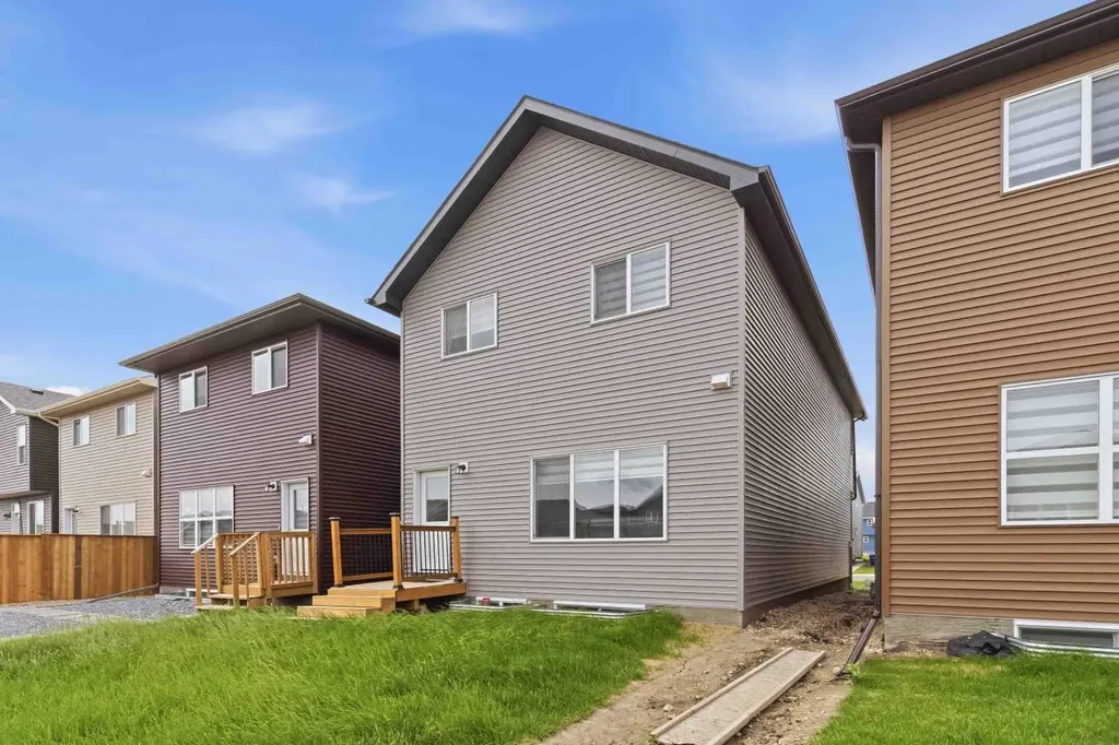 3223 Chinook Winds Drive SW Airdrie AB T4B 5S8