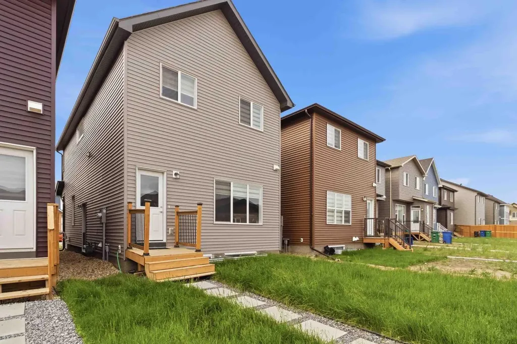 3223 Chinook Winds Drive SW Airdrie AB T4B 5S8