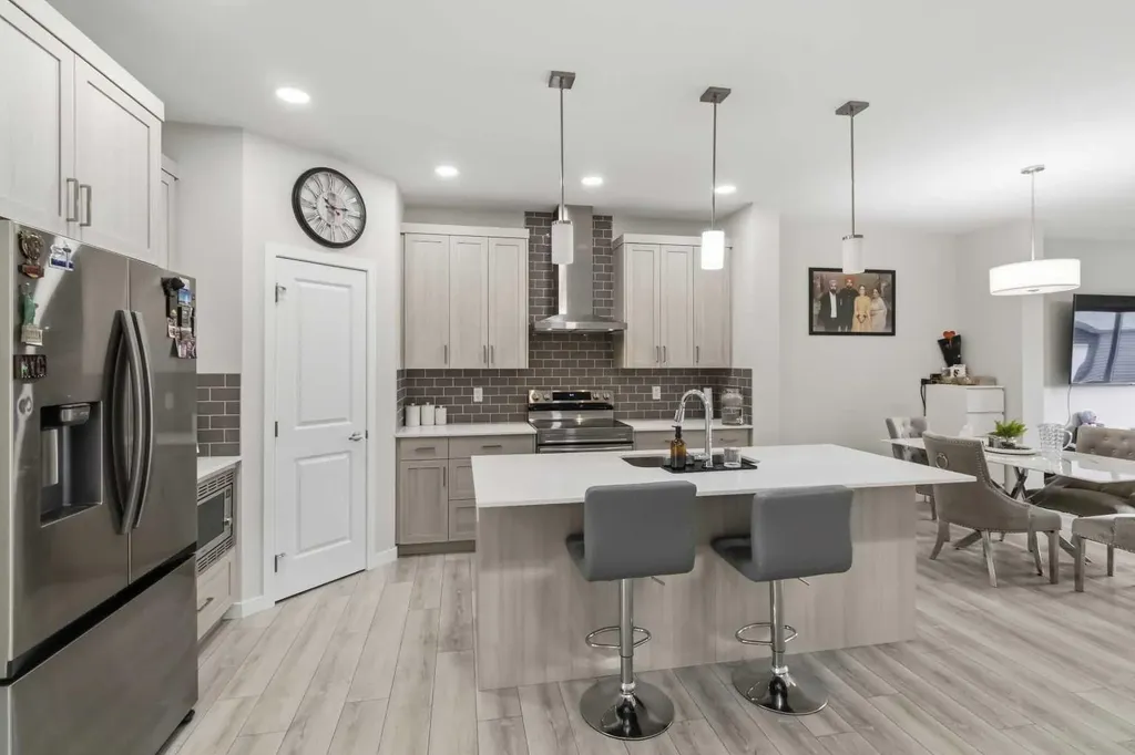 3223 Chinook Winds Drive SW Airdrie AB T4B 5S8