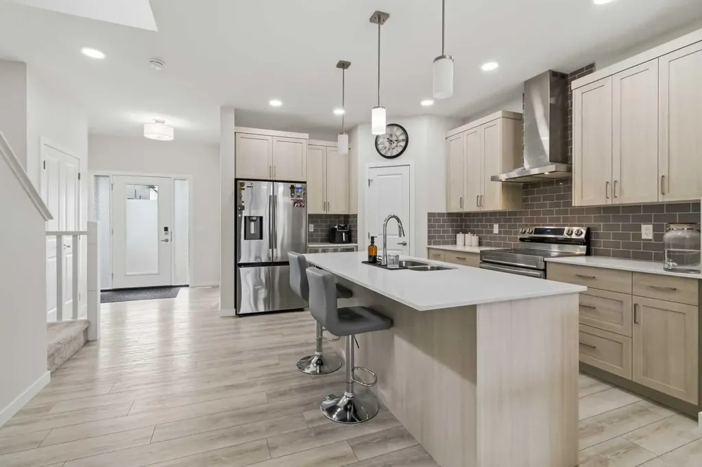 3223 Chinook Winds Drive SW Airdrie AB T4B 5S8