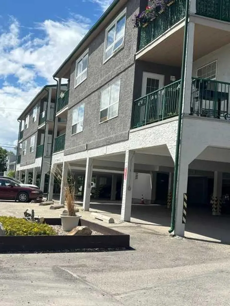 105 7 Avenue SE High River AB t1v1v8
