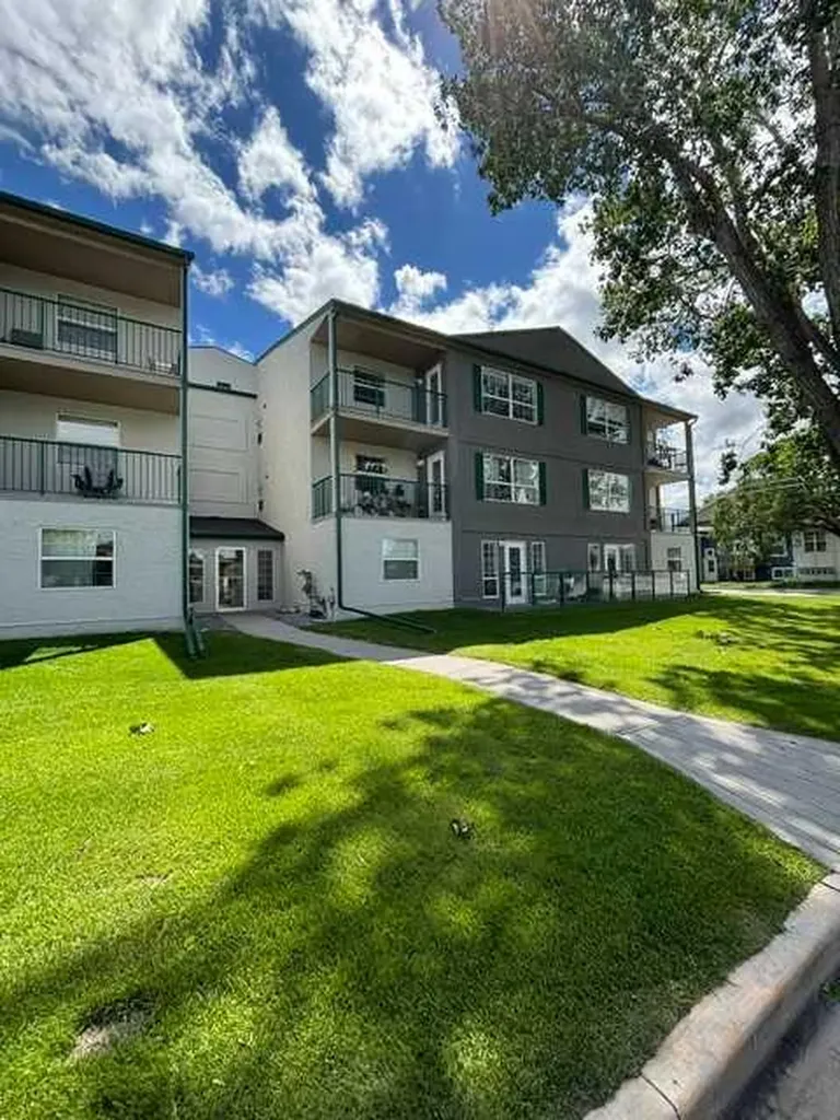 105 7 Avenue SE High River AB t1v1v8