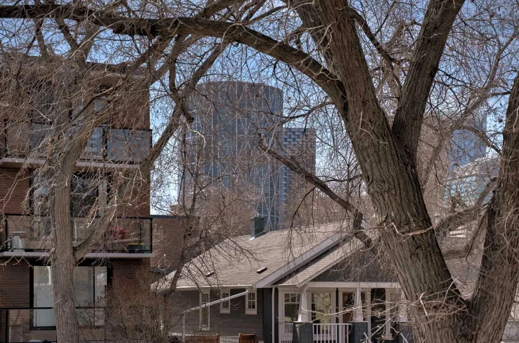 310 4 Avenue NE Calgary AB T2E 0J5