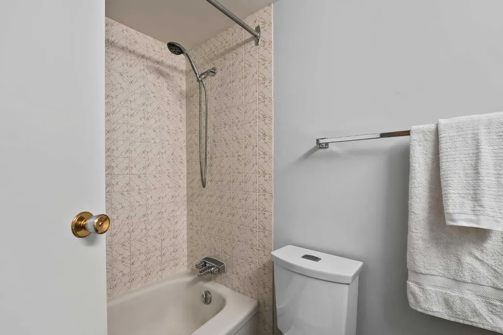 310 4 Avenue NE Calgary AB T2E 0J5
