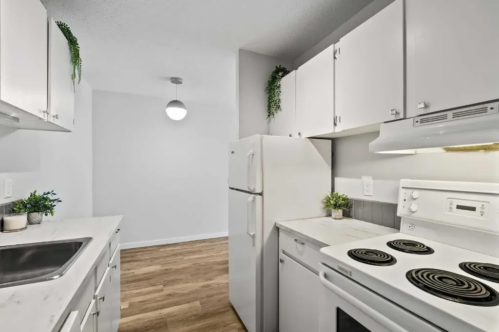 310 4 Avenue NE Calgary AB T2E 0J5