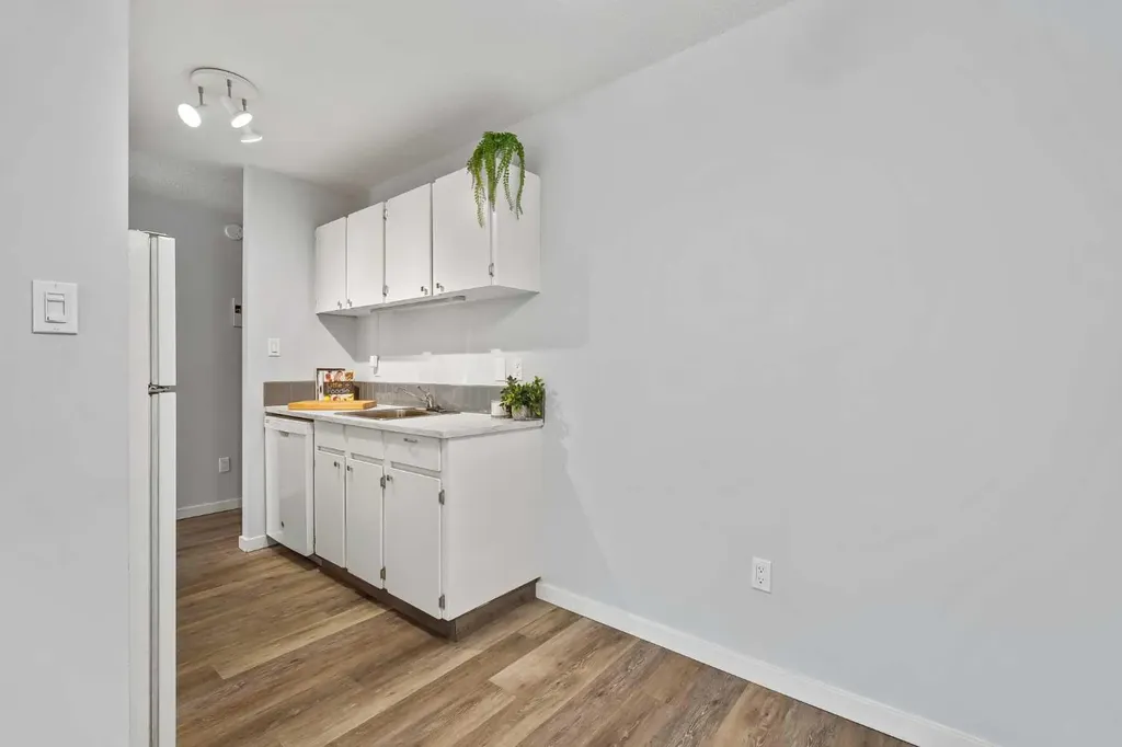 310 4 Avenue NE Calgary AB T2E 0J5