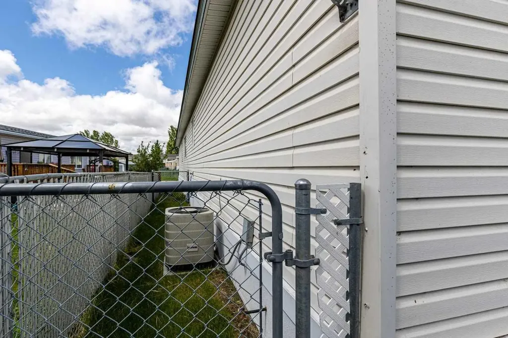 1101 84 Street NE Calgary AB T2A 7X2