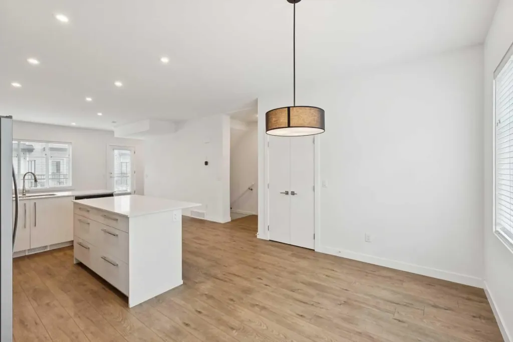 669 Savanna Boulevard Calgary AB T3J 2K2